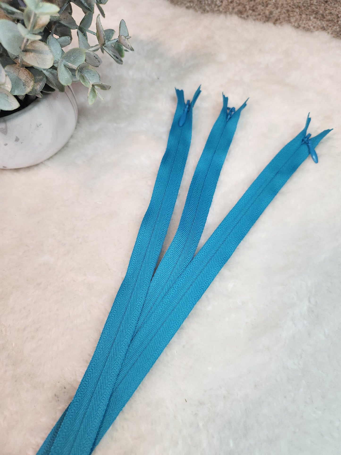 YKK #2 Invisible Zipper - 22"