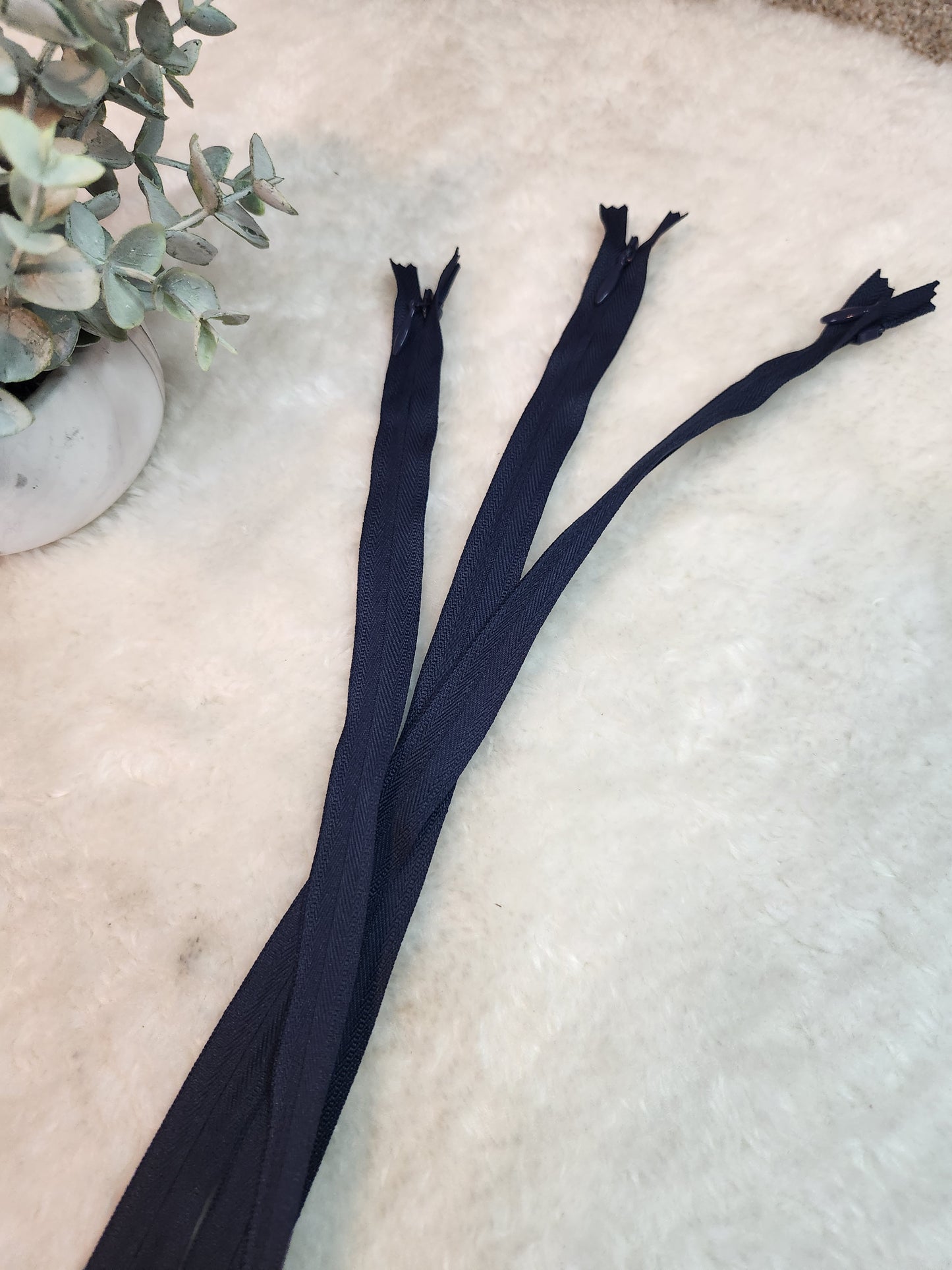 YKK #2 Invisible Zipper - 22"