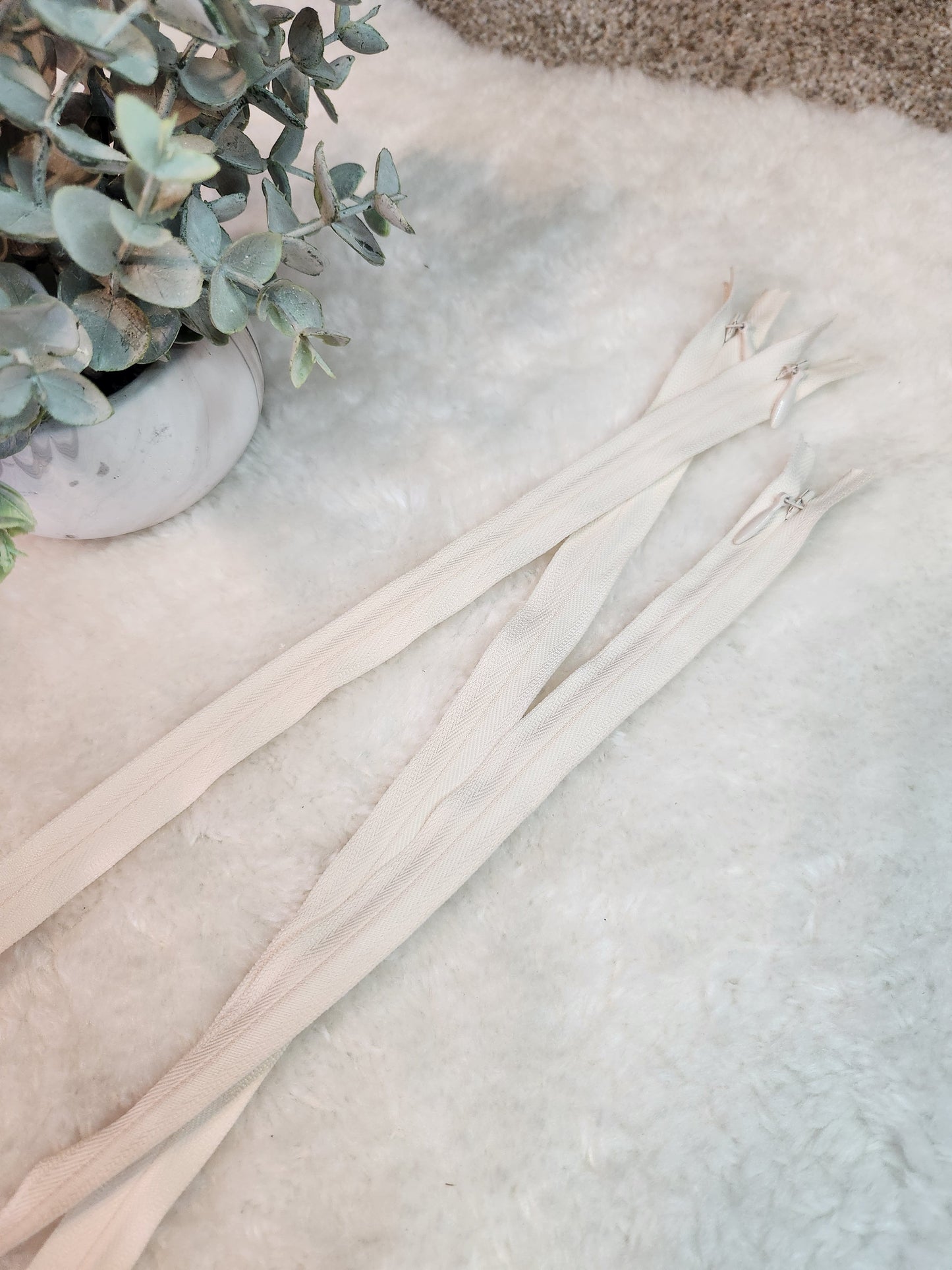 YKK #2 Invisible Zipper - 22"