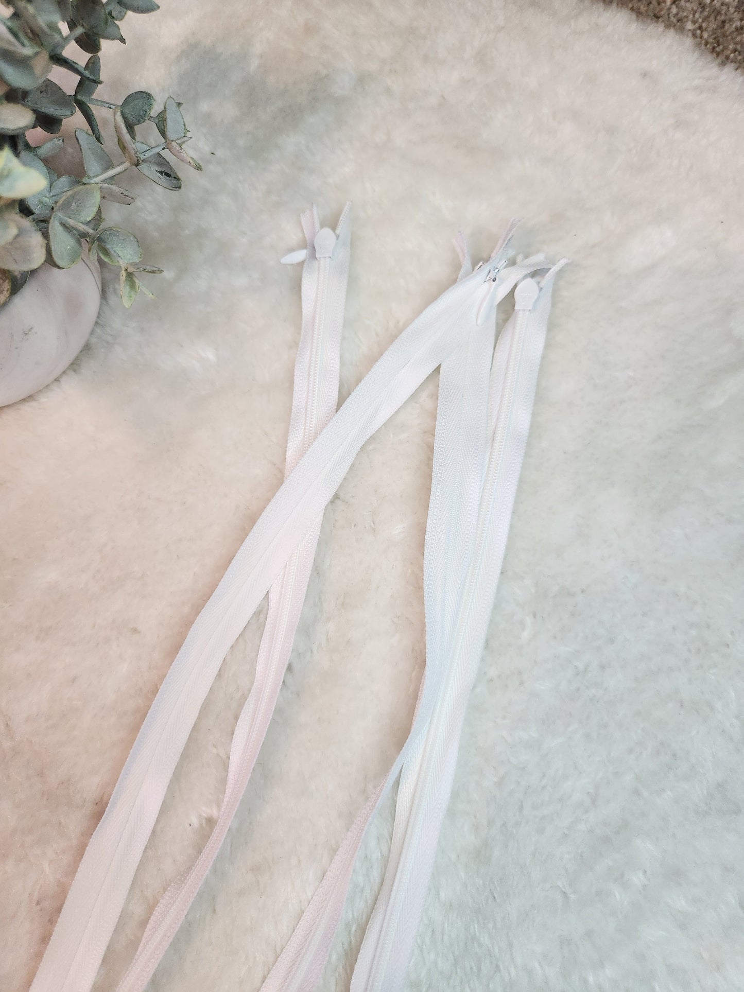 YKK #2 Invisible Zipper - 22"