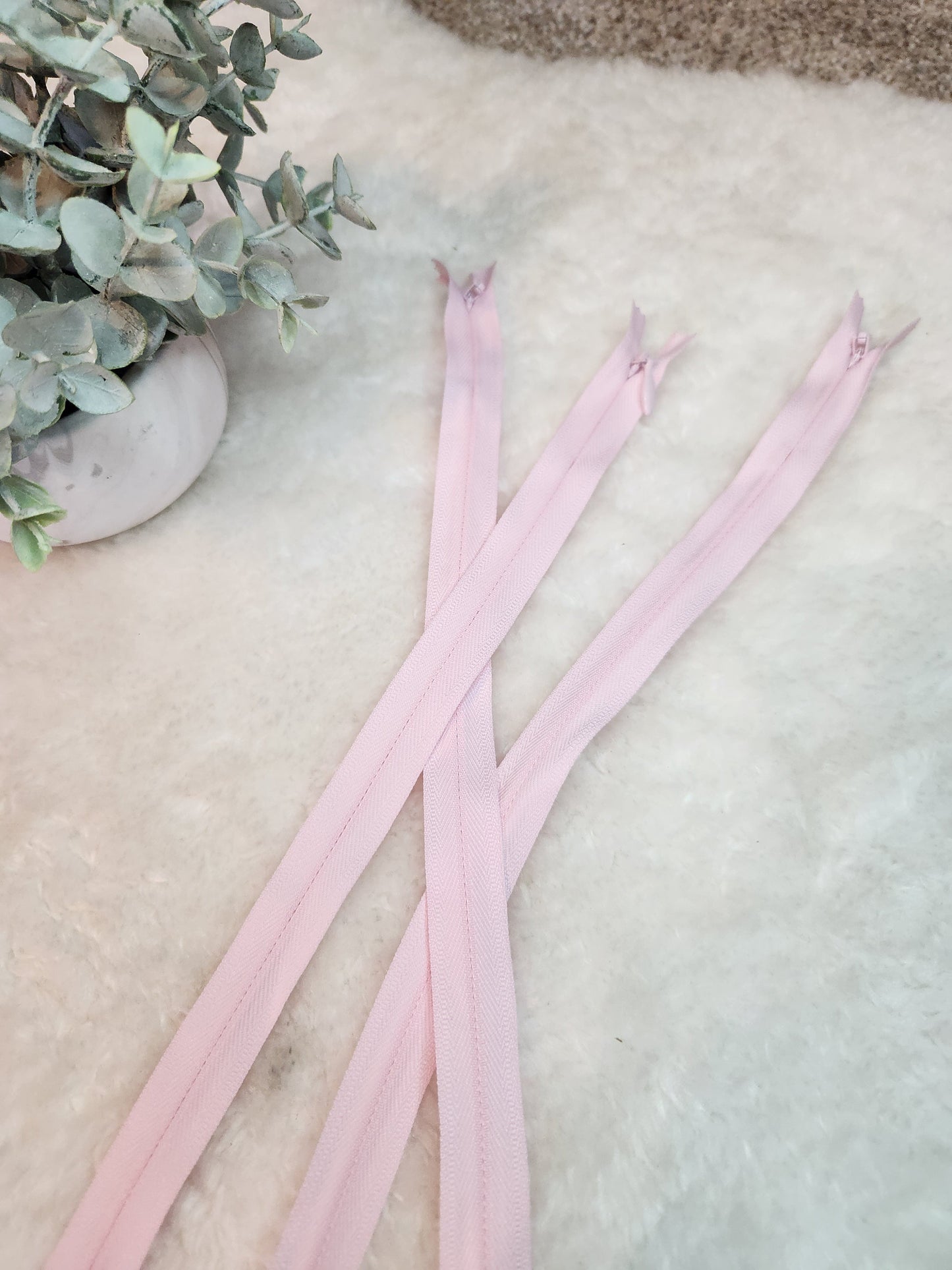 YKK #2 Invisible Zipper - 22"