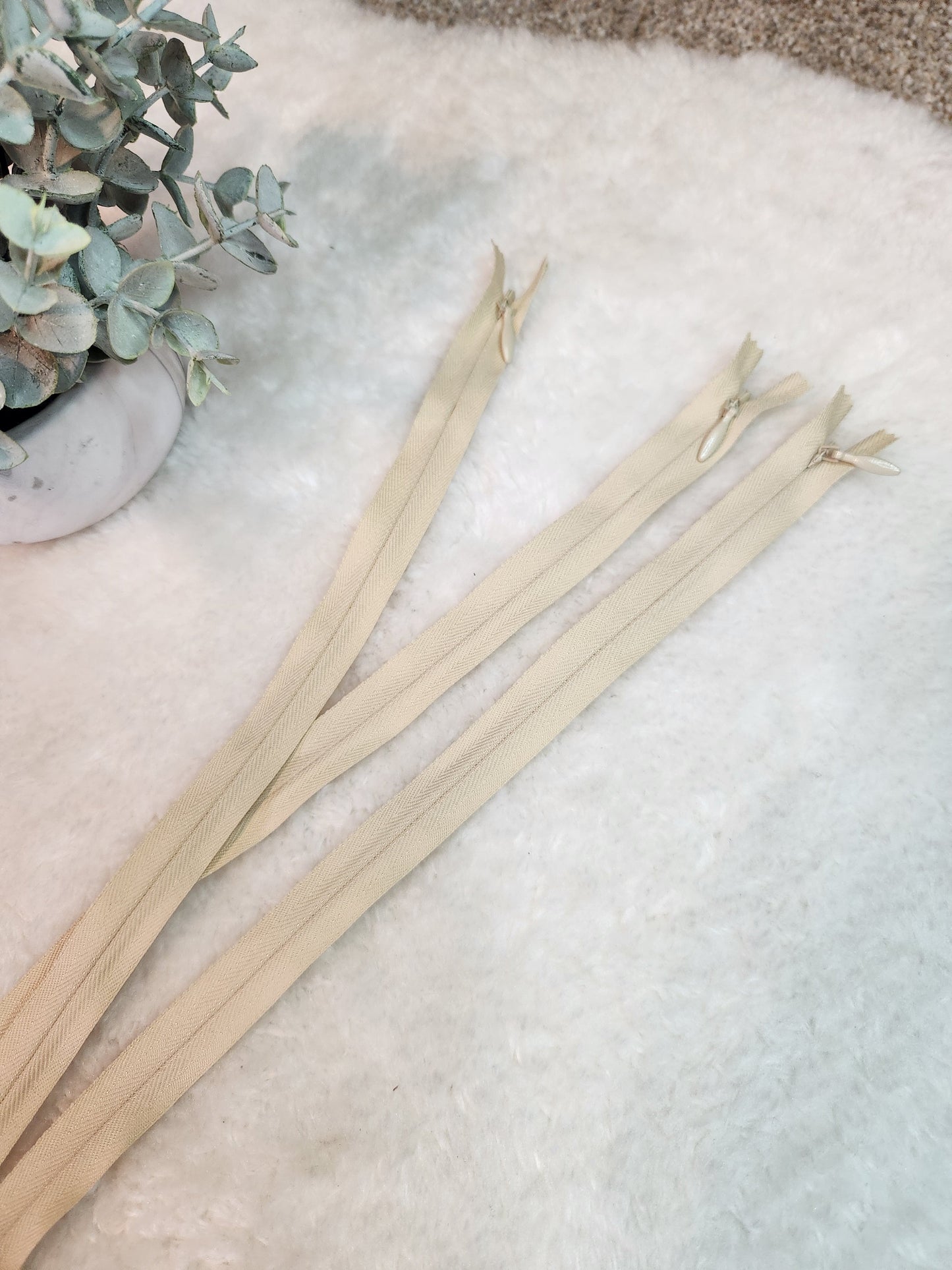 YKK #2 Invisible Zipper - 22"