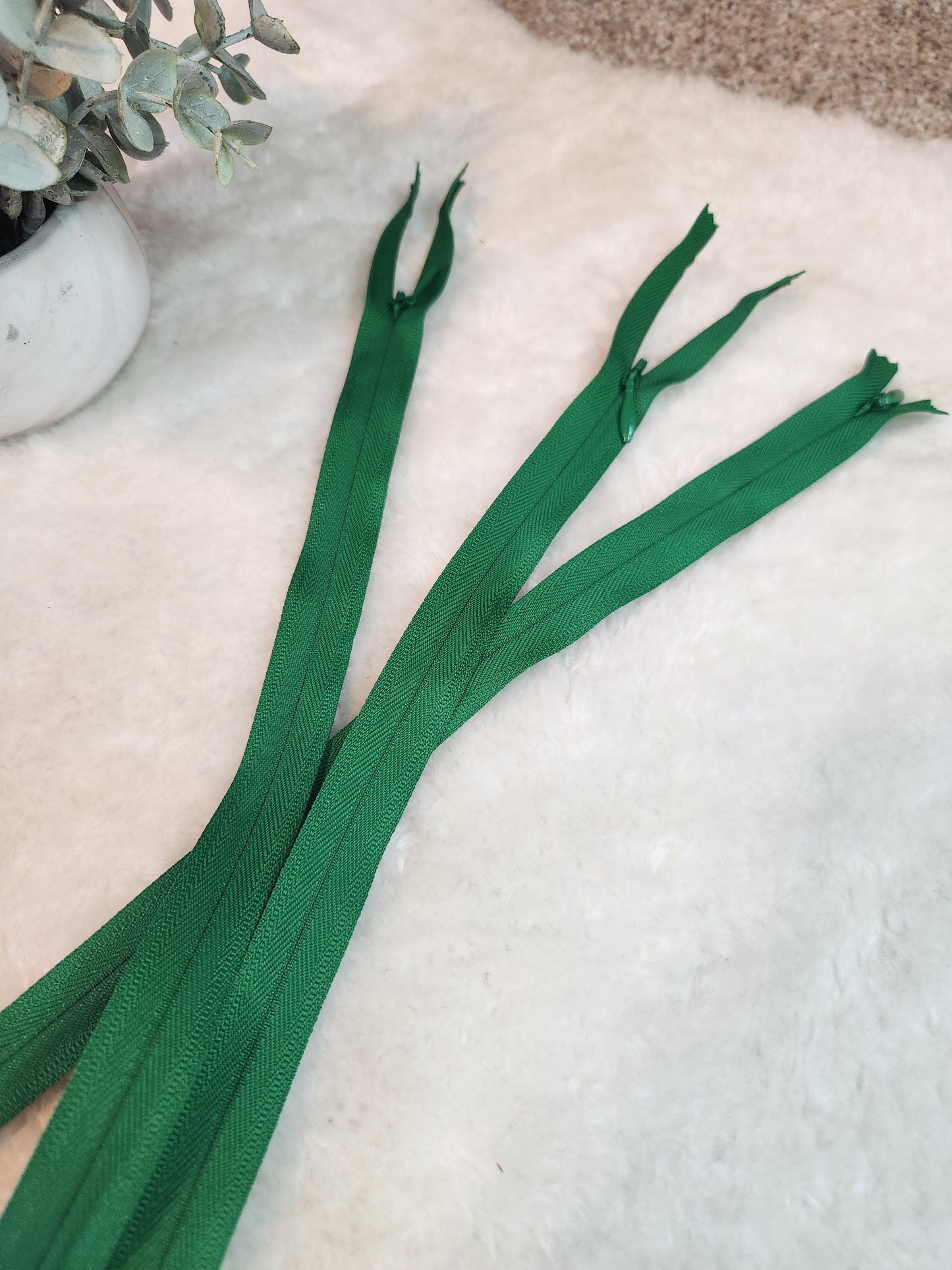 YKK #2 Invisible Zipper - 22"