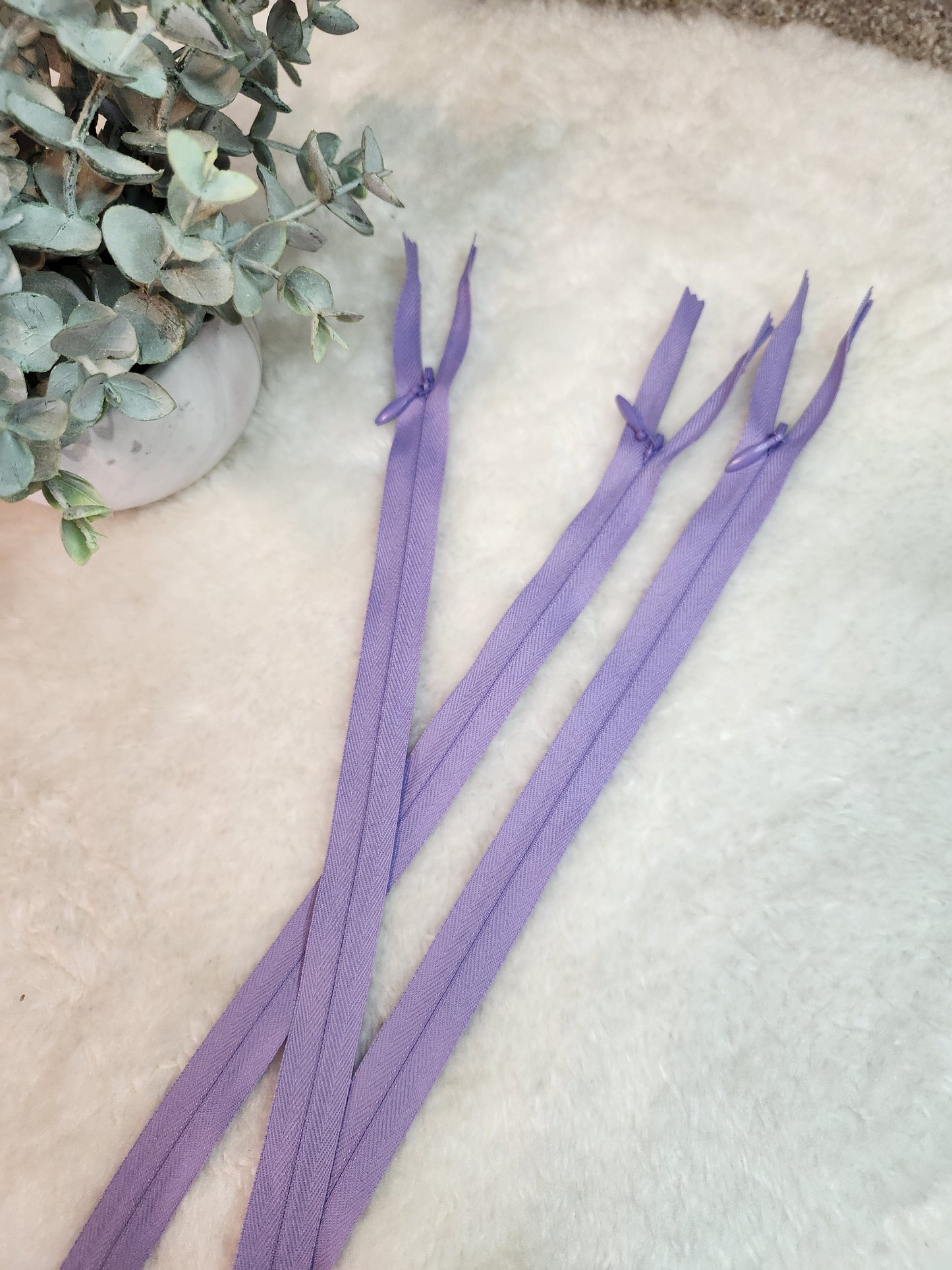 YKK #2 Invisible Zipper - 22"