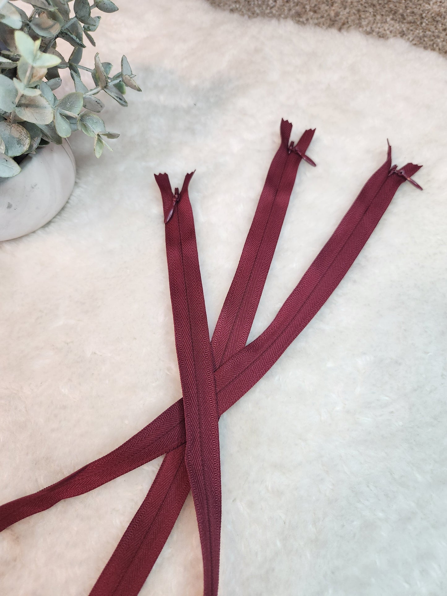 YKK #2 Invisible Zipper - 22"