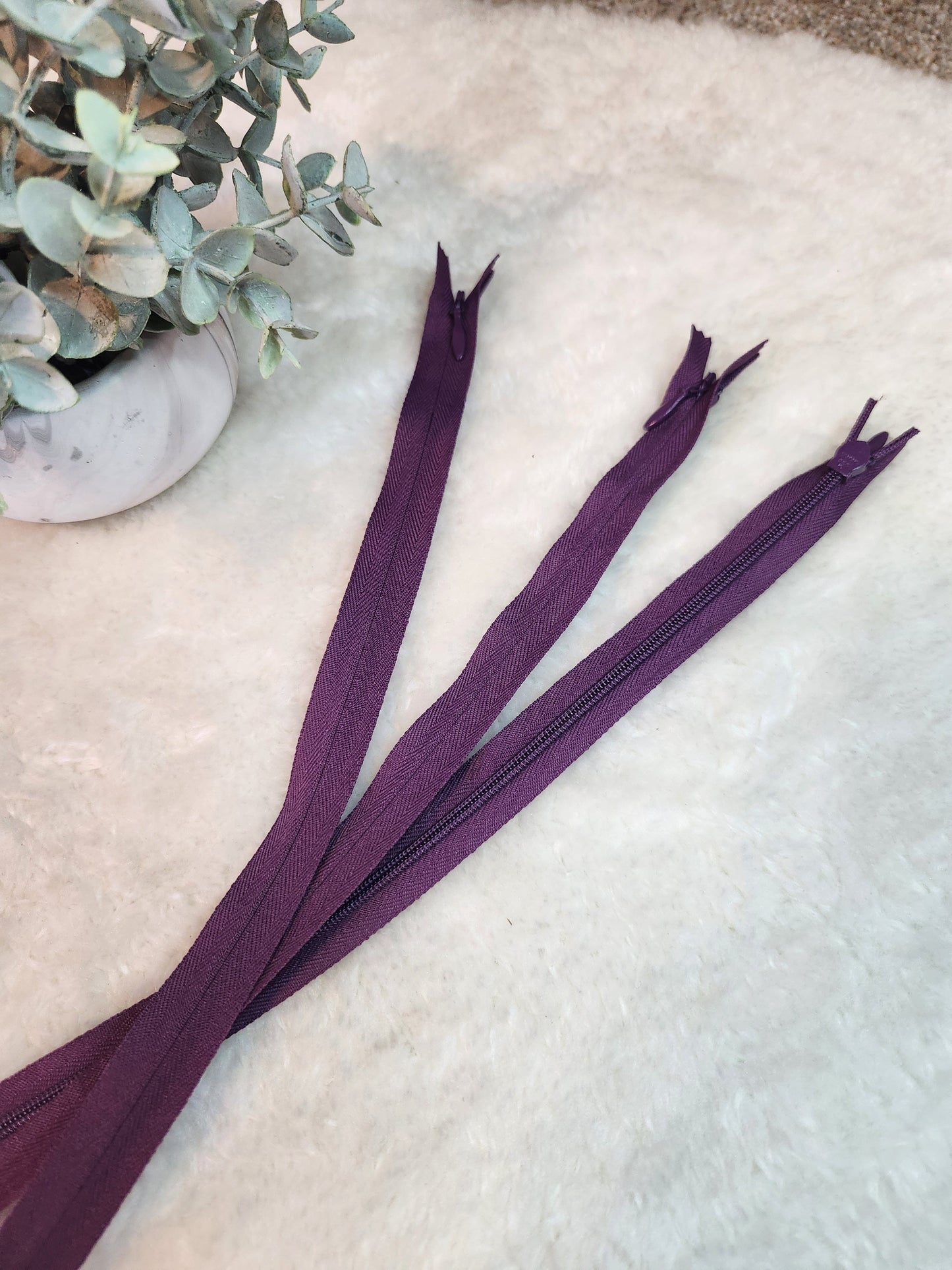 YKK #2 Invisible Zipper - 22"